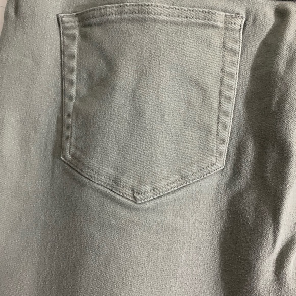 Cherokee Women Green midrise tapered plus size jeans stretch denim. Size: 20W. - Picture 6 of 9